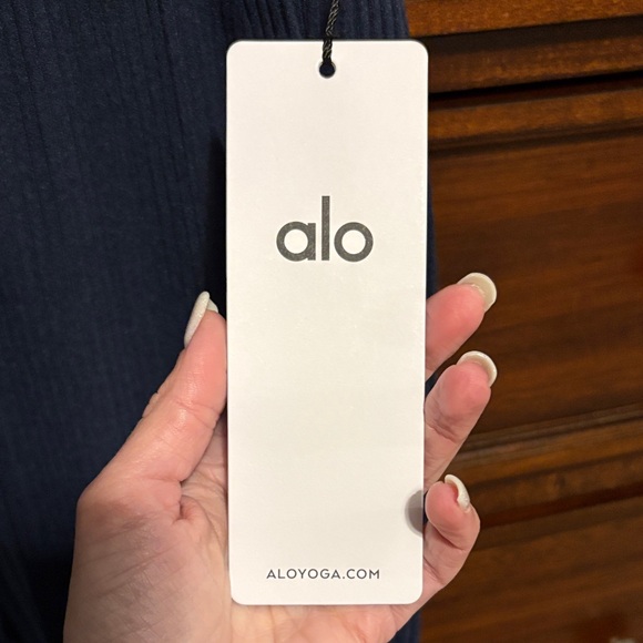 ALO Yoga Muse Wide Leg Pant - Picture 2 of 7